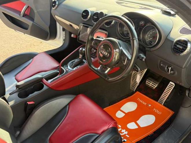 アウディTTSクーペ 2.0 4WD　ディスプレイオーディオ・キーレス・TTS 正規輸入車 2000