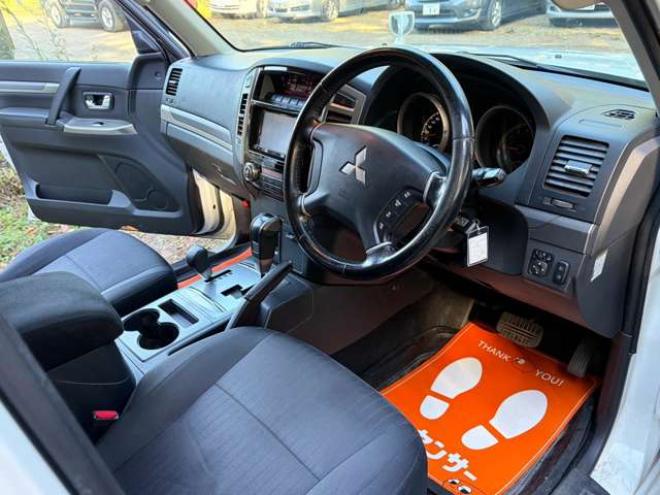 パジェロ3.2 ロング エクシード ディーゼルターボ 4WD　社外ナビバックカメラ地デジ　シートヒーター　クルーズコントロール 3200