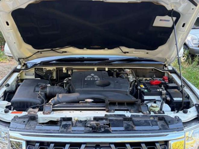 パジェロ3.2 ロング エクシード ディーゼルターボ 4WD　社外ナビバックカメラ地デジ　シートヒーター　クルーズコントロール 3200