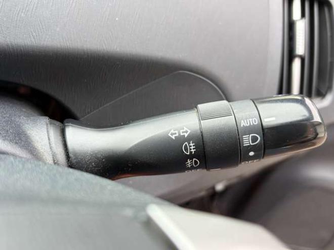 プリウス1.8 S ツーリングセレクション　社外ナビ地デジ社外エンジンスターター　後期 2WD 1800