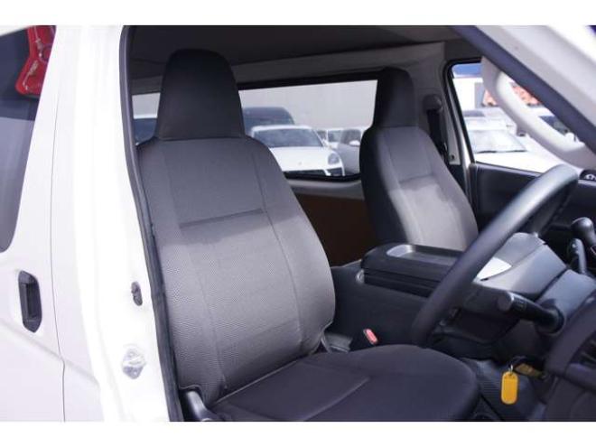 ハイエースバン2.8 DX ロング ディーゼルターボ 4WD　フロントシートセパレート仕様変更済　　　センターコンソール付　415COBRA丸目ライトキット&バッドラッカー16インチAW　415SAFARIフロントスポイラー　TOYOオープンカントリーR/T　電動格納ドアミラー 2800