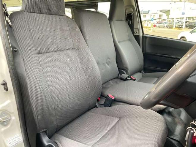 レジアスエース3.0 DX ロングボディ GLパッケージ ディーゼルターボ 4WD　ディーゼルターボ4WD　社外ナビフルセグTV　バックカメラ　ETC　リアヒーター&クーラー　後席小窓 3000