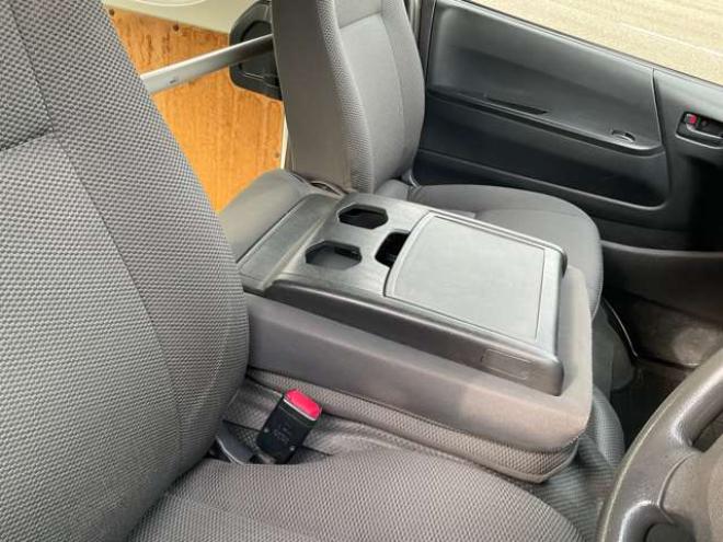 レジアスエース3.0 DX ロングボディ GLパッケージ ディーゼルターボ 4WD　ディーゼルターボ4WD　社外ナビフルセグTV　バックカメラ　ETC　リアヒーター&クーラー　後席小窓 3000