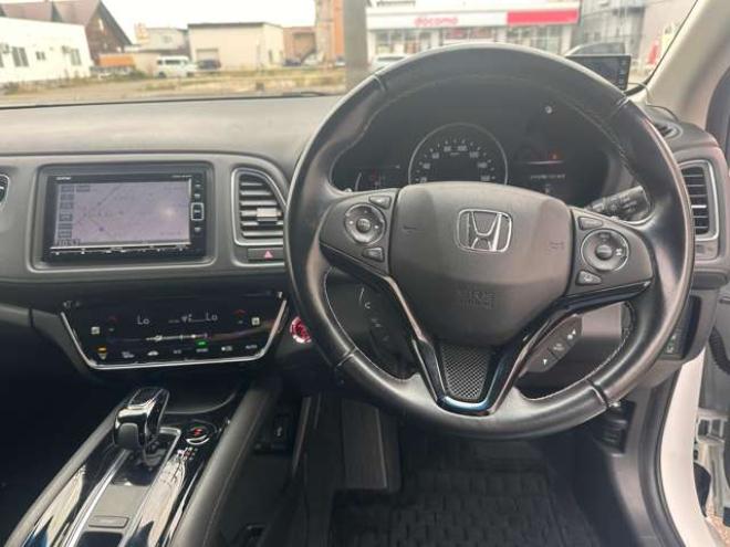 ヴェゼル1.5 ハイブリッド Z ホンダセンシング 4WD　ハーフレザーシート クルーズコントロール ステアリングスイッチ オートライト 車線逸脱防止 横滑り防止  ETC 純正ナビ USB HDMI Bluetooth TV Bカメラ SPORTモード 電動パーキング ブレーキホールド 純正エンスタ 1500