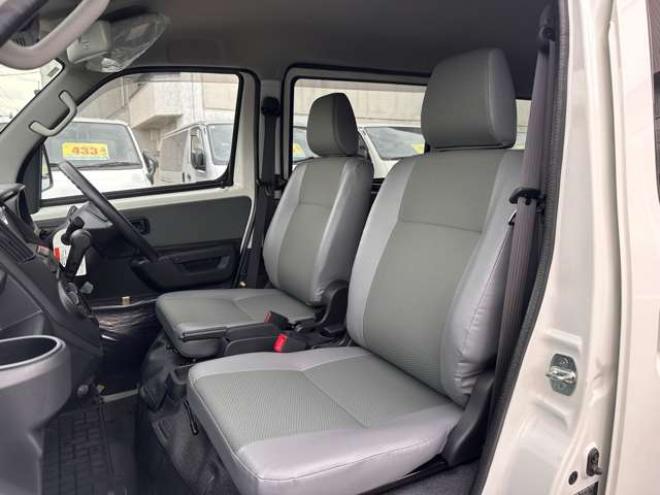 タウンエースバン1.5 GL 4WD　登録済未使用車 LEDヘッドライト アイドリングストップ リアクーラー　コーナーセンサー 横滑り防止 スマートアシスト ヘッドライトリベライザー リアフォグ　オートヘッドライト ディスプレイオーディオ 4WD 登録済未使用車 1500