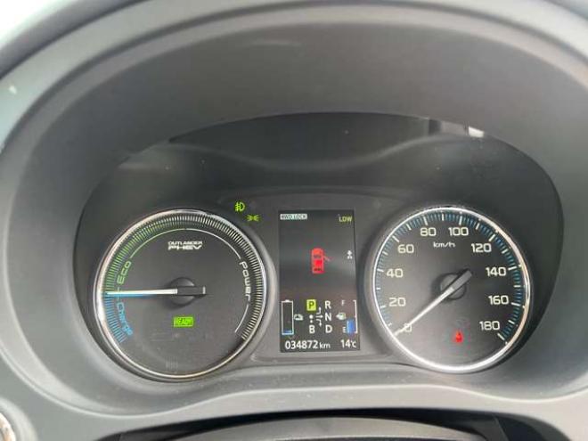 アウトランダーPHEV2.0 G プレミアムパッケージ 4WD　本革シート　ロックフォードプレミアムサウンドシステム　純正ナビ　フルセグTV　バックカメラ　クルーズコントロール　パドルシフト　衝突軽減システム　車線逸脱　AC100V　パワーバックドア　パワーシート 2000