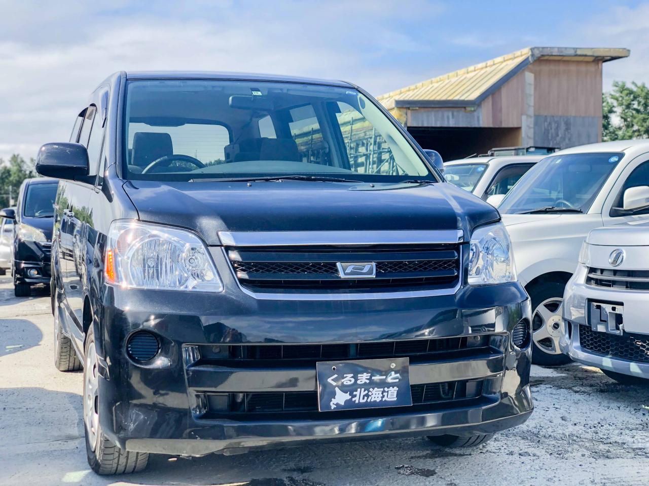 ノアＸ　４ＷＤ　禁煙車　寒冷地仕様　１年保証 夏冬タイヤ