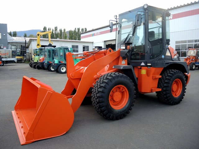 Wheel loader日立 ZW80-5B　バケット容量0.9m3