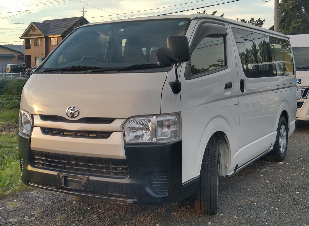 ハイエースバンDX　9人乗り 4WD 3000 4Dr