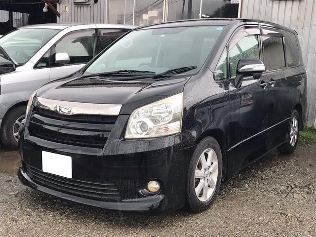ノアＳｉ　４ＷＤ　純正シートカバー　ミラーウィンカー　アルミホイール　ＨＩＤヘッドライト　３列シート　フルフラットシート　ウォークスルー　キーレスエントリー　スマートキー 4WD 2000 5Dr