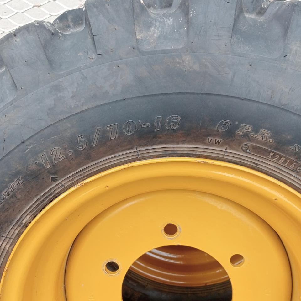 タイヤショベル用　スパイクタイヤ　17.5/65-20 ブリジストン　決まりました。商談中です。 shiten-tire_lp-04