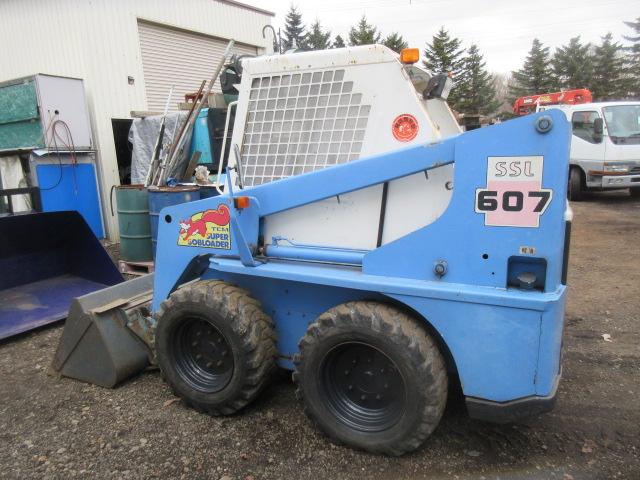 TCM ボブキャット 604 スキッドステアローダー 1，127時間 タイヤ