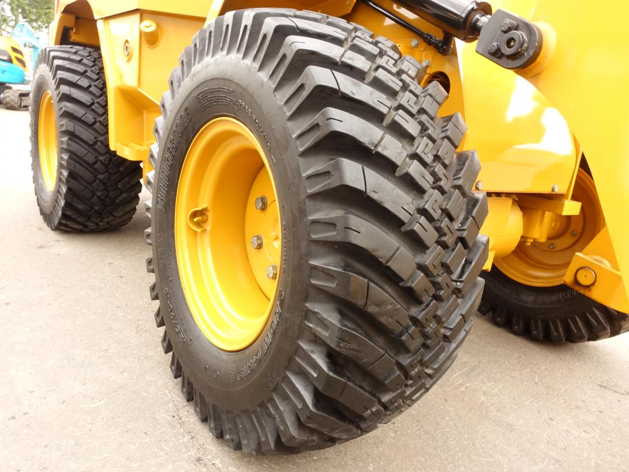 ホイールローダ CAT 901B2 バケット容量0.4m3｜除雪だよ！全員集合