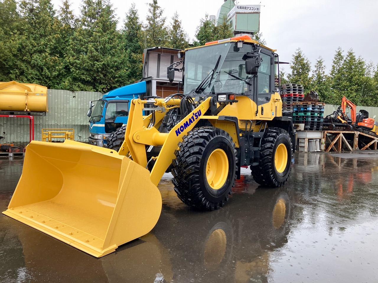 北海道発　コマツ　WA100 スノータイヤ　フルピン　ほぼ未使用 ホイールローダ コマツ 中古 WA100-8 マルチプラウ付 建機｜除雪だよ