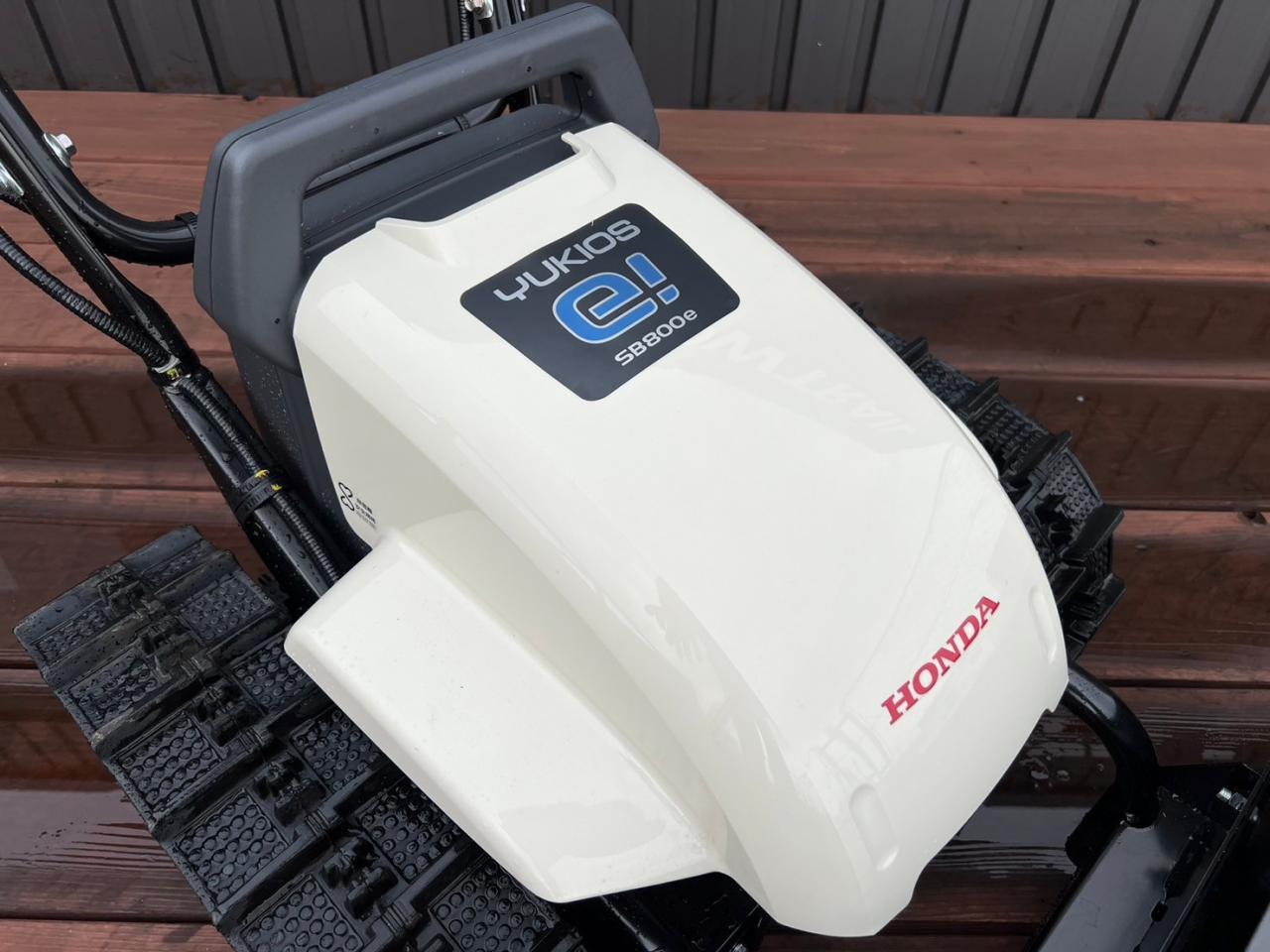 除雪機 ホンダ SB800e 電動式！ゴムスクレーパー！｜除雪だよ！全員 