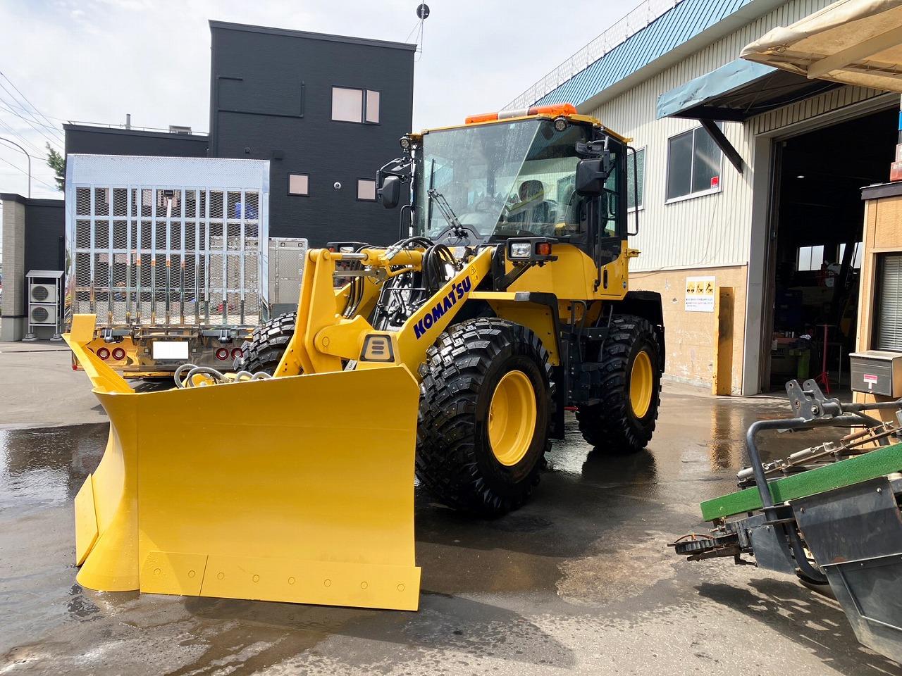 ホイールローダ コマツ 未使用 WA100-8 マルチプラウ 建機｜除雪だよ