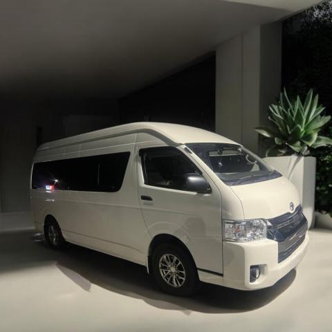 ハイエースバン5型GLパッケージ スーパーロングハイルーフ ディーゼルターボ 本州車 寒冷地仕様 ナビTV バックカメラ イージークロージャー リアヒータークーラー 5人乗 LEDヘッドライト エンジンスターター ハーフレザーシート プリクラッシュセーフティー 車検新規 12ヶ月点検整備済 保証付！ 4WD 2800 4Dr