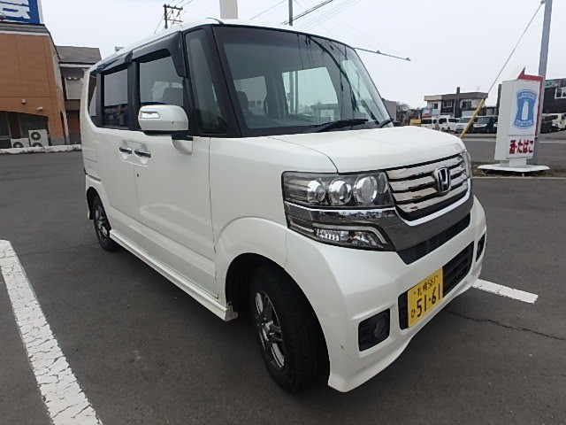 N-BOX  カスタムG Lパッケージ 4WD　ナビテレビバックカメラ夏冬タイヤアルミ 660