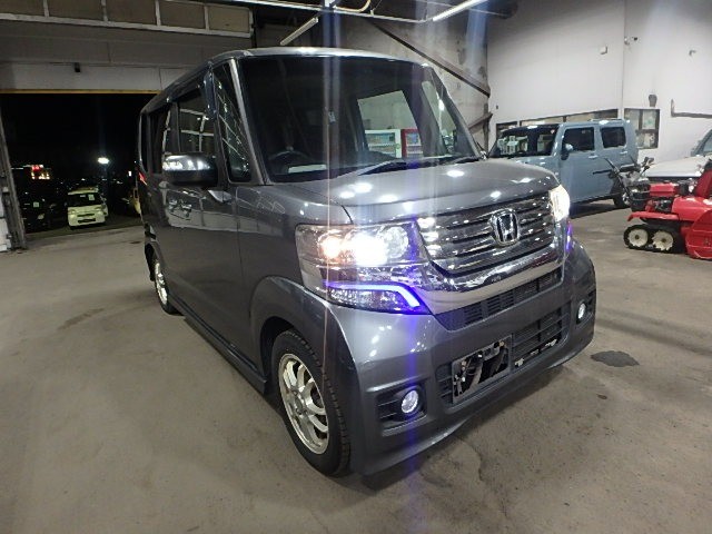 N-BOX  カスタムG Lパッケージ　検9/4パワスラ夏冬タイヤアルミ付 2WD 660