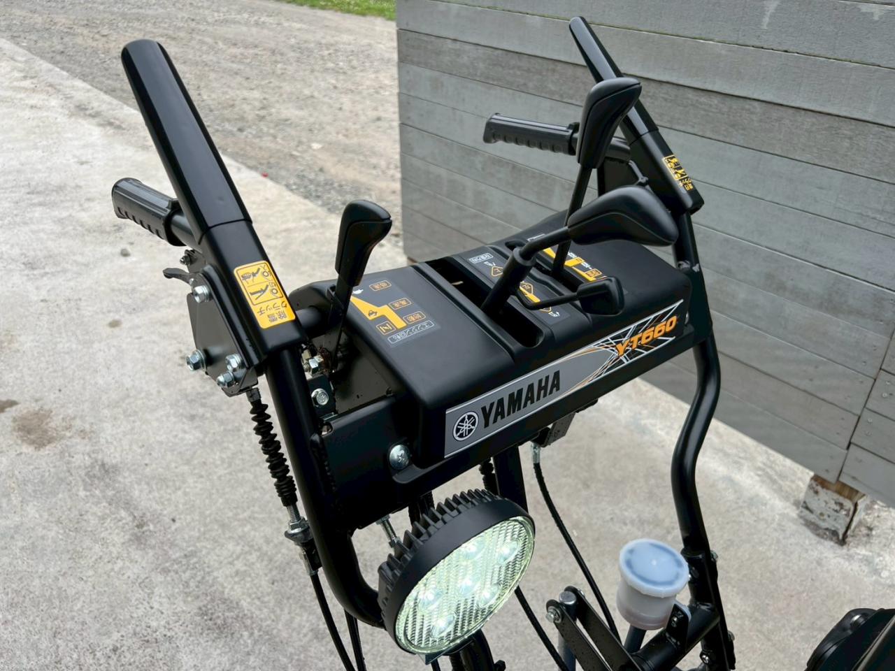 除雪機 ヤマハ YT660！2025年式！ブレード搭載！未使用！カバー付き