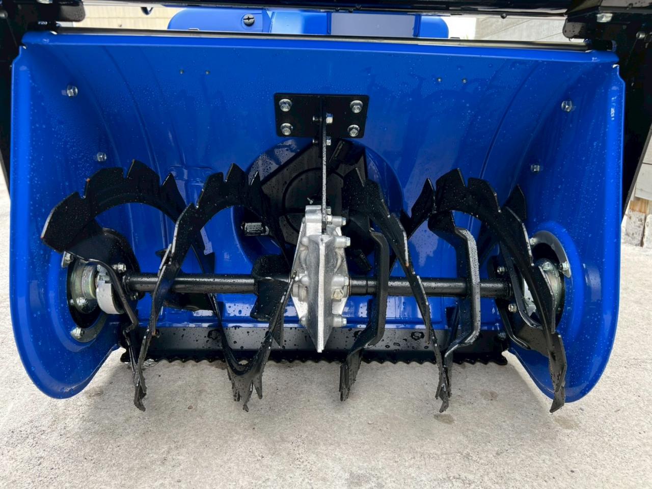 除雪機 ヤマハ YT660！2025年式！ブレード搭載！未使用！カバー付き