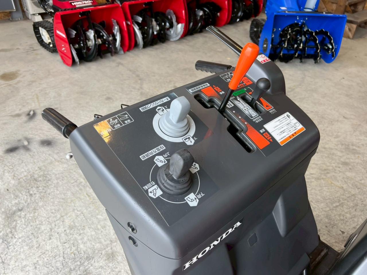 除雪機 ホンダ HSM1380i！ハイブリッド！左右旋回レバー！サイレント 