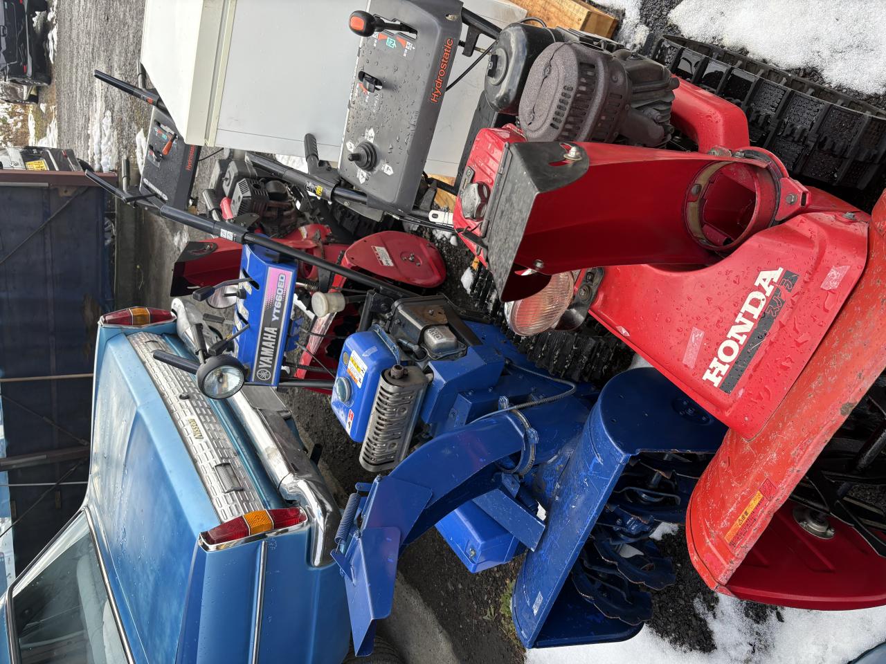 除雪機 ホンダ8馬力14.8万円　ヤマハ6馬力 9.8万円　