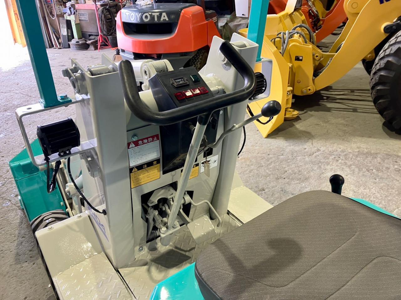 ホイールローダー　コマツ　SK04-2　スキッドローダー 351時間 ディーゼルエンジン 除雪機 運搬 ホイールローダー コマツ SK04-2 スキッドローダー 351時間 ディーゼル