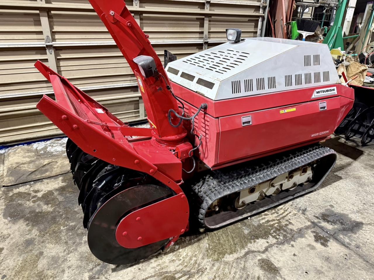 三菱（フジイ）MSR1230DF 30馬力　硬く締まった雪をグングン除雪 除雪機 三菱 MSR1230DN 30馬力 大型ディーゼル除雪機 ハイパワー｜除雪