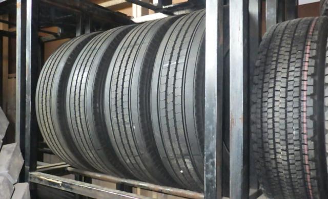 夏タイヤ BS R225 275/70R22.5