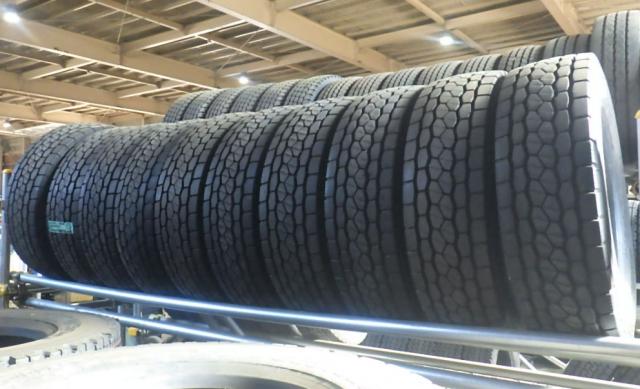 夏タイヤ BS M800 265/70R19.5