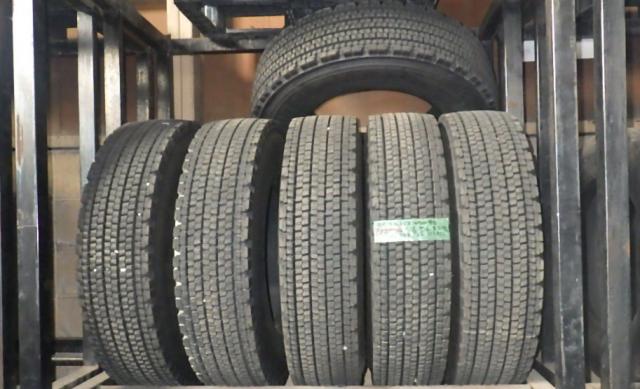 スタッドレス BS W900 225/80R17.5