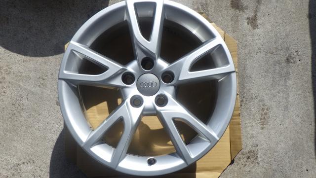美品！アウディ 純正 5アーム デザイン ホイール 17インチ 17x6.5J PCD112 5穴 +33 AUDI Q3 070308