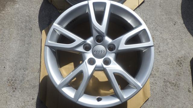 美品！アウディ 純正 5アーム デザイン ホイール 17インチ 17x6.5J PCD112 5穴 +33 AUDI Q3 070308