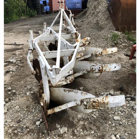 ★★ スガノ 中古プラウ（3連） ★★　全長 約2500mm / 高さ　約1190mm / 横幅：約1600mm 