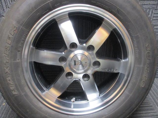 コスミック　ヴェネルディ　ディアボレット ヴァレリ　16×6.5J（+33）6H-139.7/　215/65R16　LT　109/105S（マックストレック　SU-830）200ハイエース