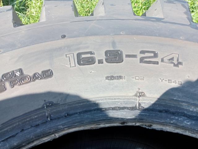 16.9－24スノースパイクタイヤ価格相談