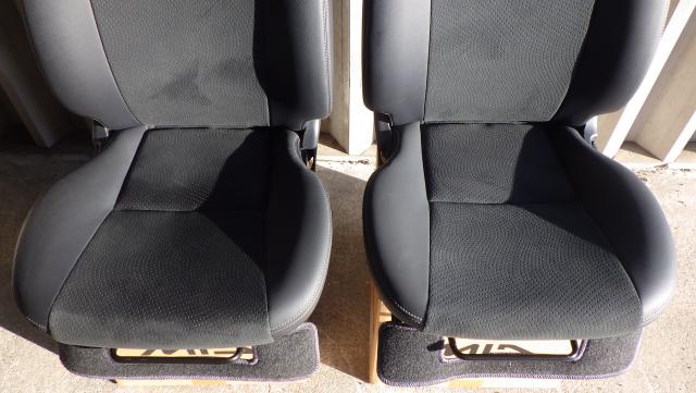 ハイエース２００系スーパーＧＬ ダークプライムII 純正フロントシート左右セット 使用距離11200km