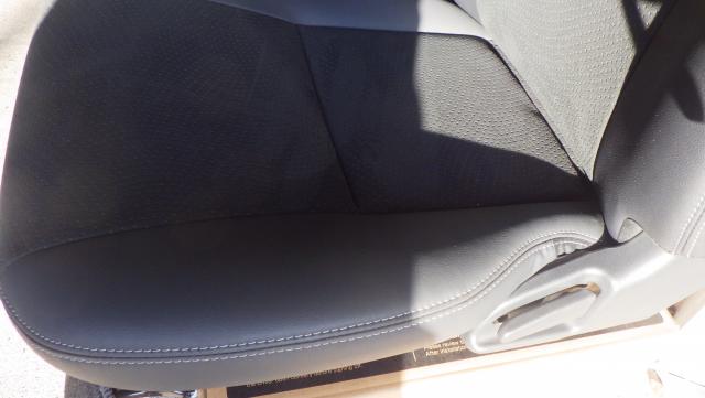 ハイエース２００系スーパーＧＬ ダークプライムII 純正フロントシート左右セット 使用距離11200km