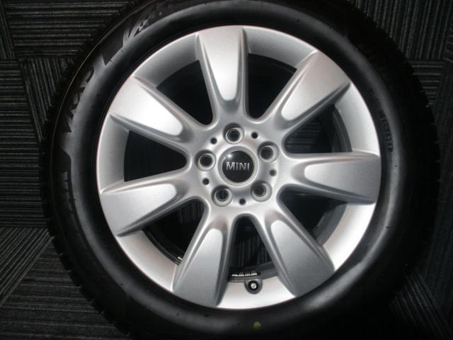 MINI純正　F60　クロスオーバー　17×7.5J（+52）5H-112/　225/55R17（ブリヂストン　VRX3）タイヤバリ山　2024年製造