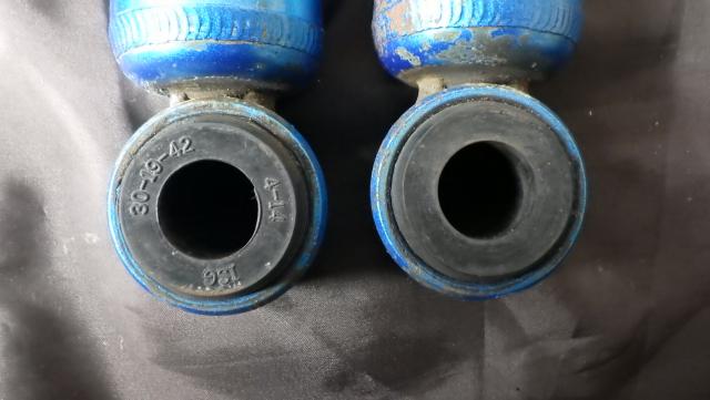 中古ハイエース200系（４WD）CUSCO(クスコ）減衰１４段調整ショックアブソーバー　１台分セット