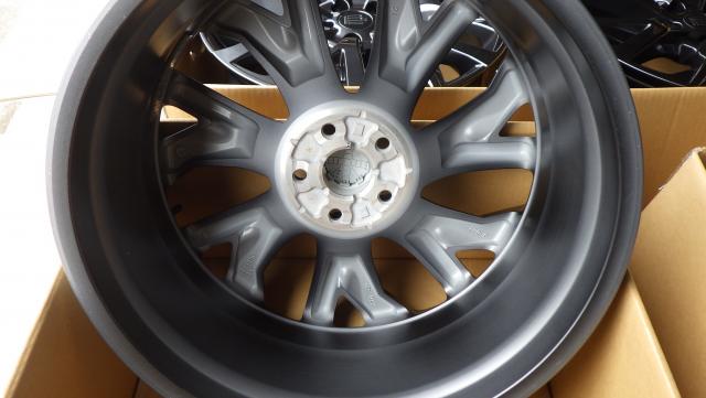 札幌の新車外し クラウンエステート 純正 21インチ 8.5J +35 PCD114.3