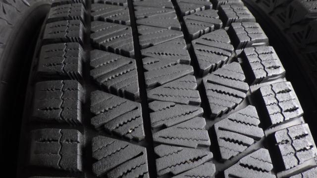 17×7J 5H/114.3 39 2021年製9~9.2mm山！ ブリヂストン ブリザックDM-V3 225/65R17 102Q 17x7Jトヨタ純正ナット専用アルミ 中古4本セット 080530