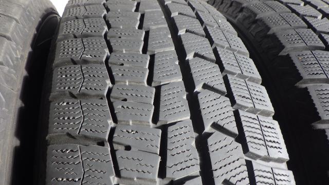 2023年製8.5分山前後 ダンロップ ウインターMAXX WM02 215/60R17 99Q 中古４本セット 081106