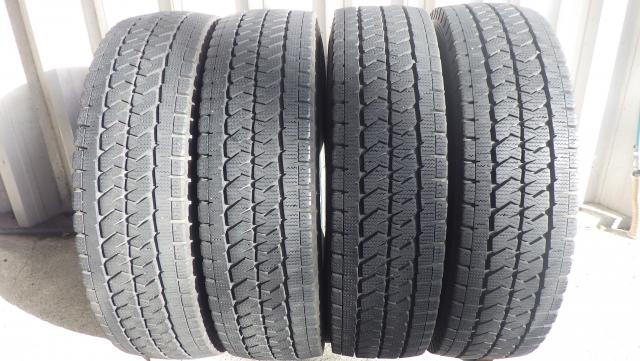 ハイエース、NV350等 2022年製 ブリヂストン ブリザック VL10 195/80R15 107/105LT ４本セット