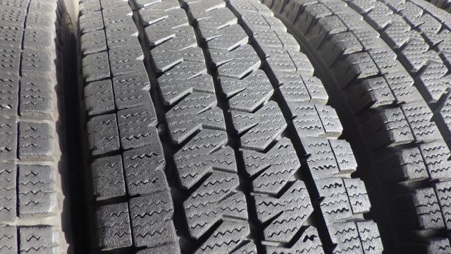 ハイエース、NV350等 2022年製 ブリヂストン ブリザック VL10 195/80R15 107/105LT ４本セット