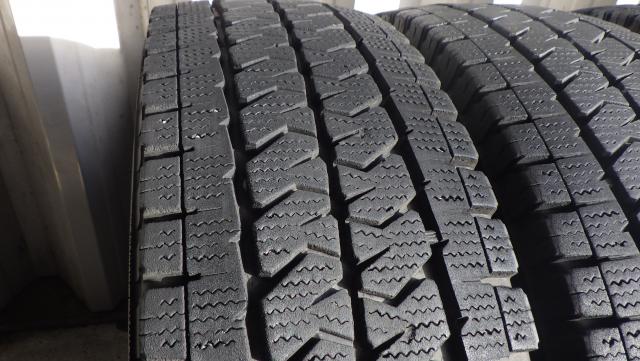 ハイエース、NV350等 2022年製 ブリヂストン ブリザック VL10 195/80R15 107/105LT ４本セット