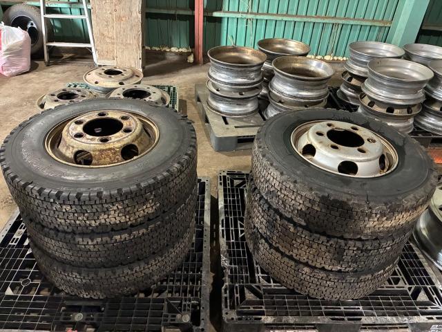 中古スタットレスタイヤ6本セット