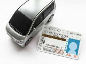 免許の更新手続きはどうしたらいいの？持ち物、必要な金額や時間まで解説！