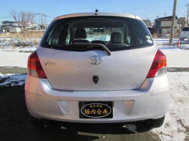 ヴィッツ1.3 F 4WD 5HB